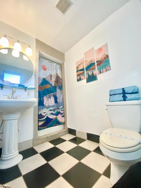 Bluebird Day Inn & Suites image 12