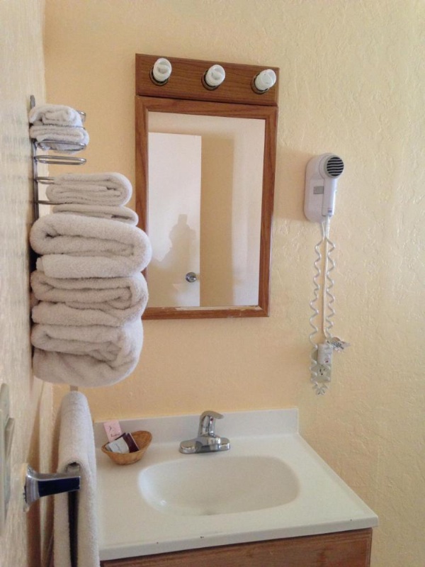 Bluebird Day Inn & Suites image 14