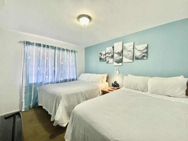 Bluebird Day Inn & Suites image 16