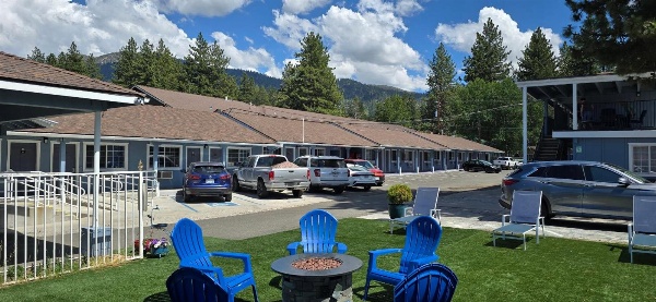 Bluebird Day Inn & Suites Main image