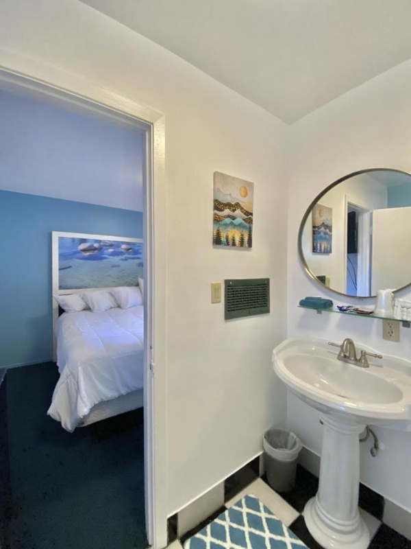 Bluebird Day Inn & Suites image 20