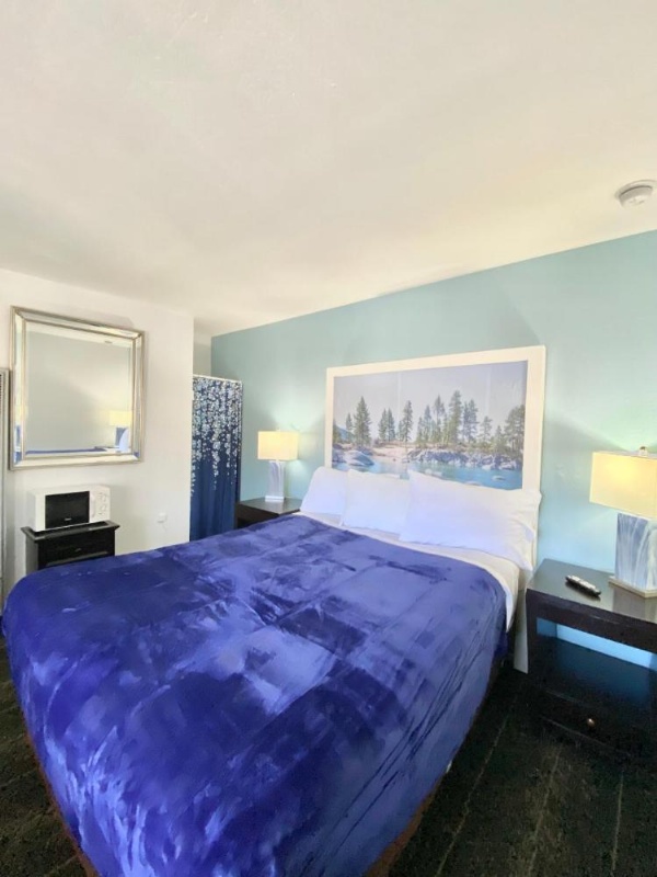 Bluebird Day Inn & Suites image 27